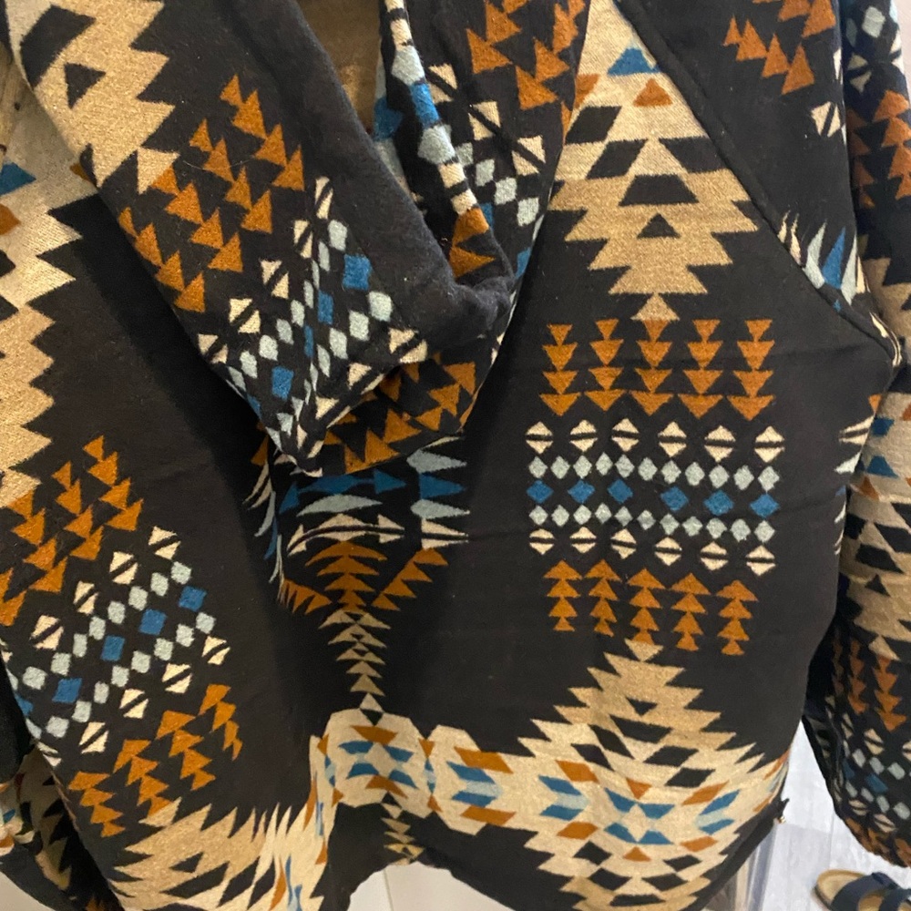 Hooded pull over - Picture 4 of 4